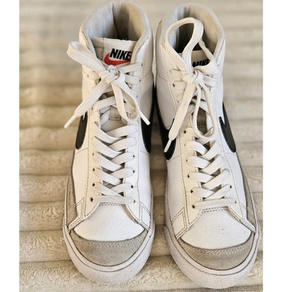 Nike Blazer Mid '77 GS- DA4086-100- White/Black US Size 6.5 Women’s/Youth 5Y - Picture 1 of 5
